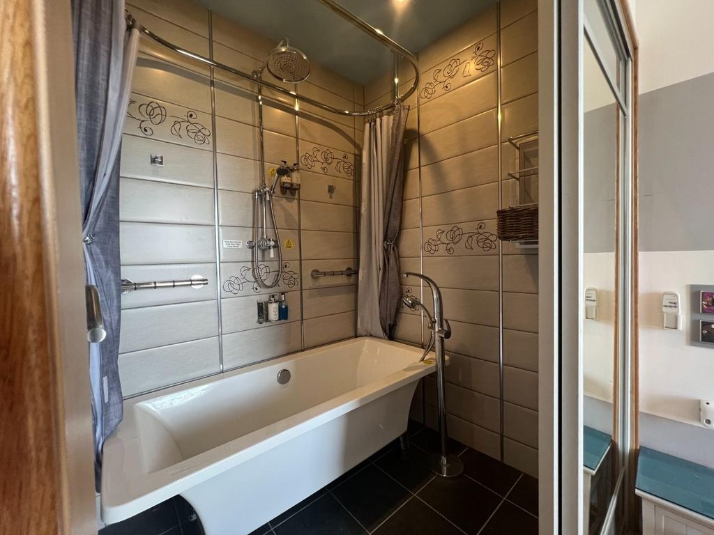Property photo 3 of 6 Bathroom
