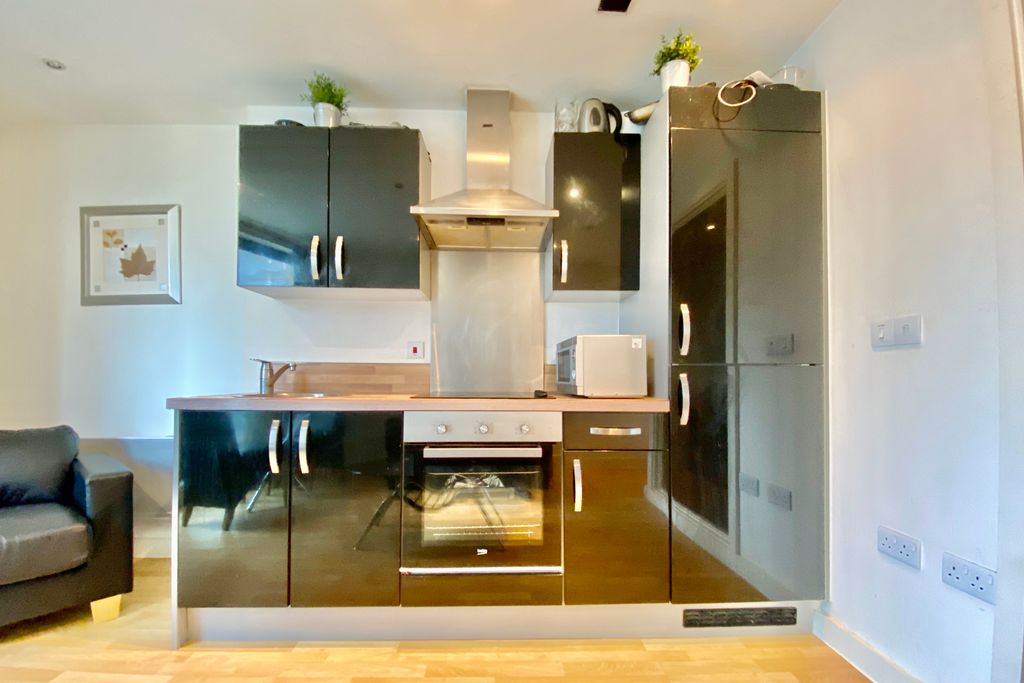 Property photo 3 of 8 Photo 03