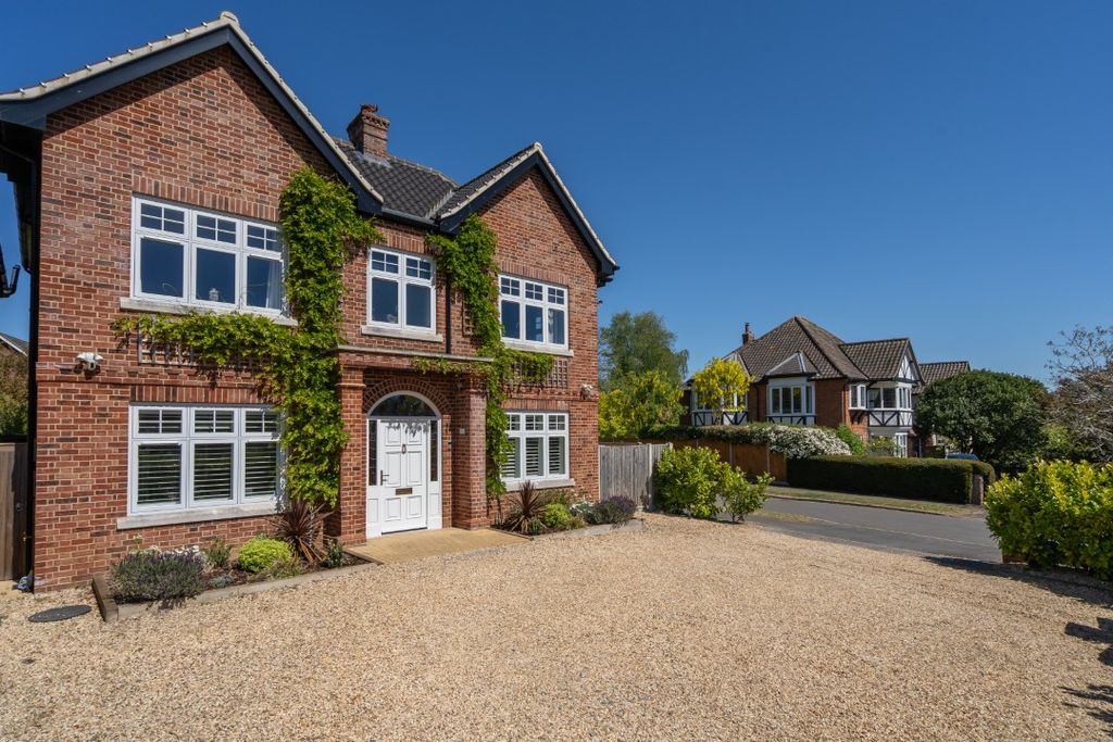 Property photo 1 of 34