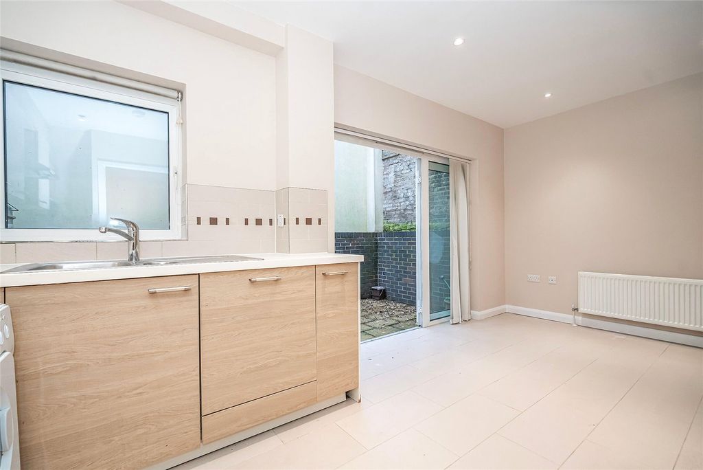 Property photo 3 of 16 Kitchen Diner B