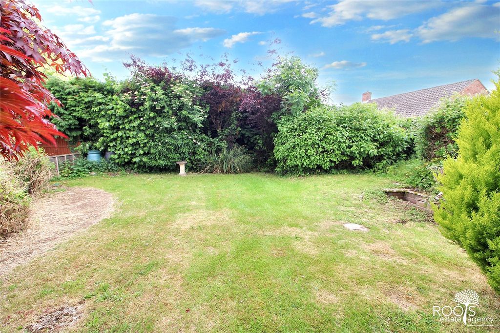 Property photo 2 of 12 Garden