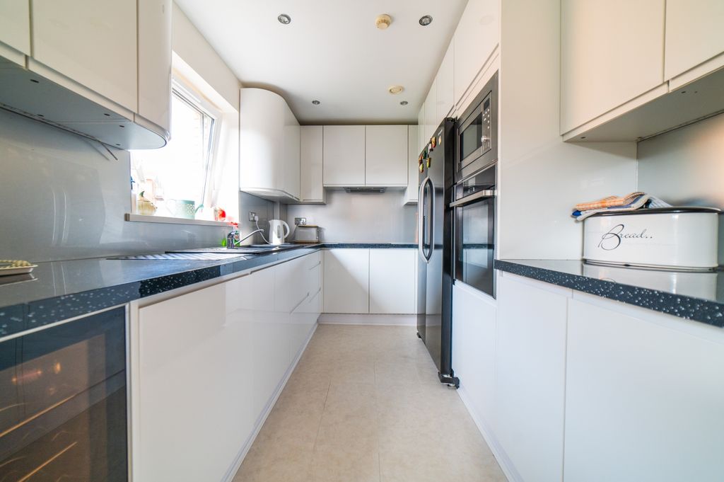 Additional image 13 of 2 bed flat for saleLynton Court, Cardiff Bay CF10