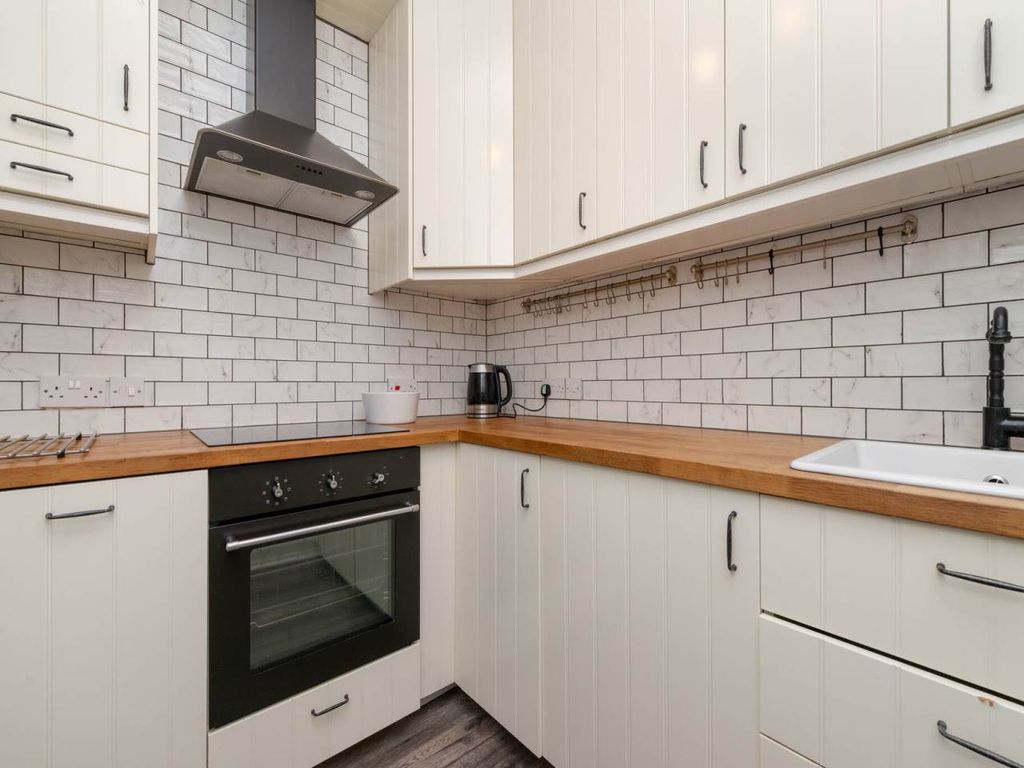 Property photo 3 of 9 57511_Comely_Bank_Street05