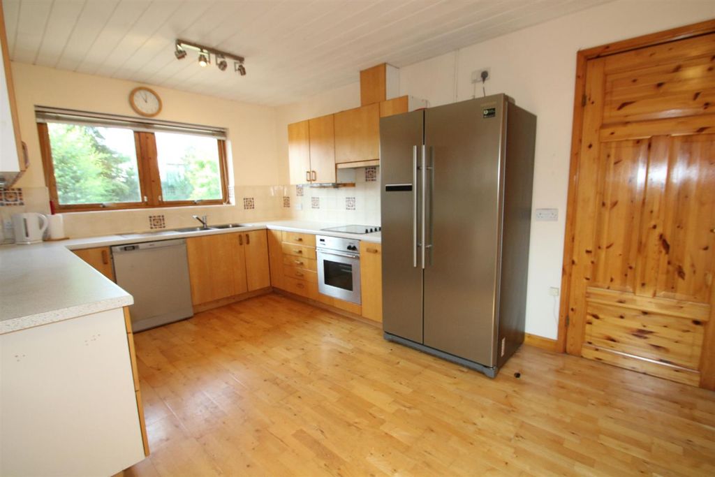 Property photo 3 of 33 Breakfast Kitchen