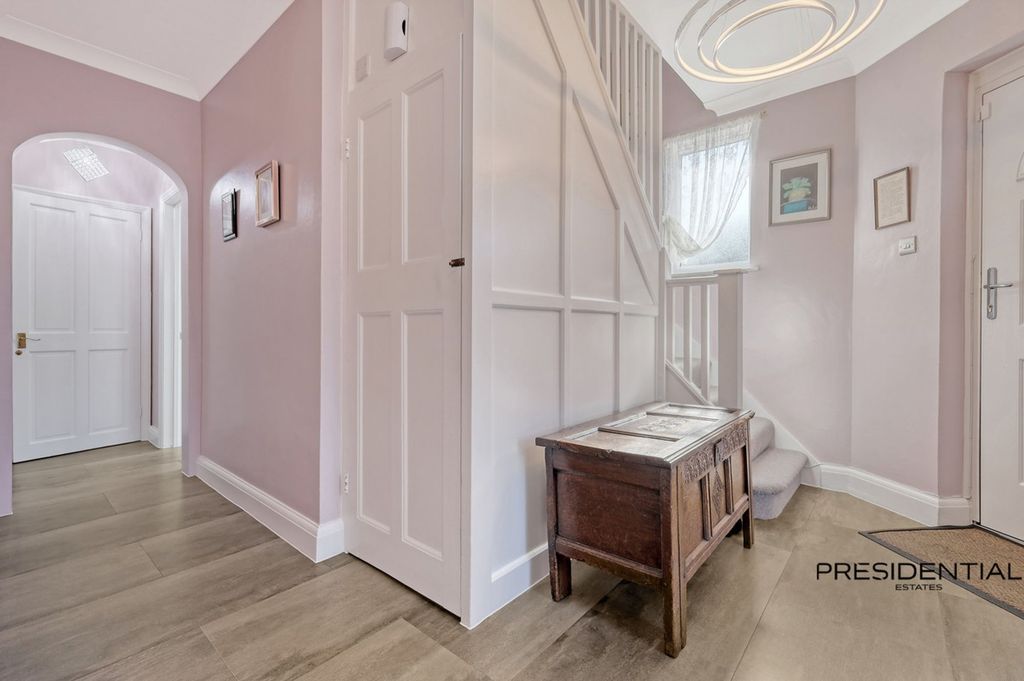 Property photo 2 of 26