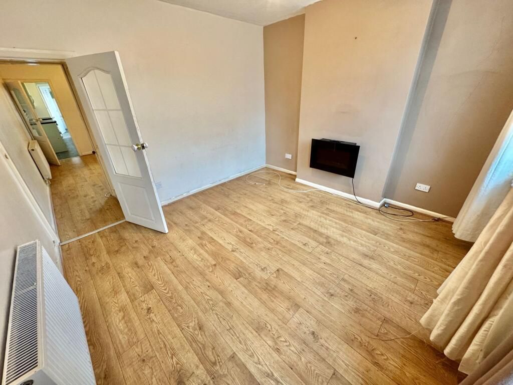 Property photo 2 of 9 4.Jpeg