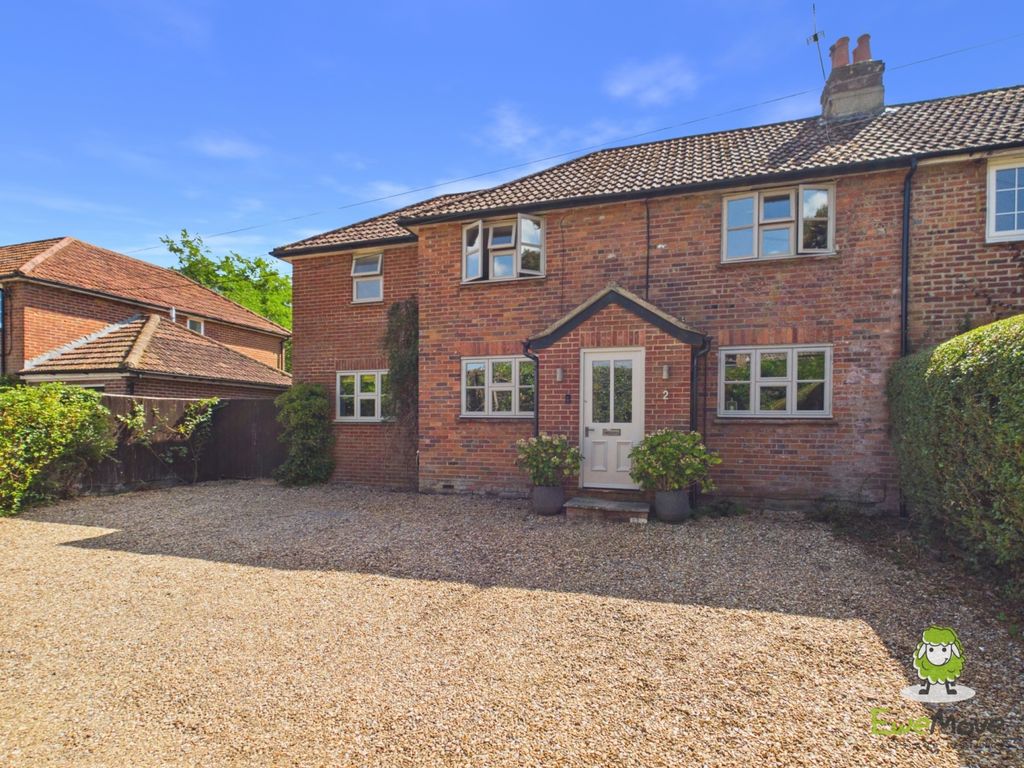 Property photo 1 of 44 Ewemove Estate Agents Basingstoke - 2 Olivers Cott