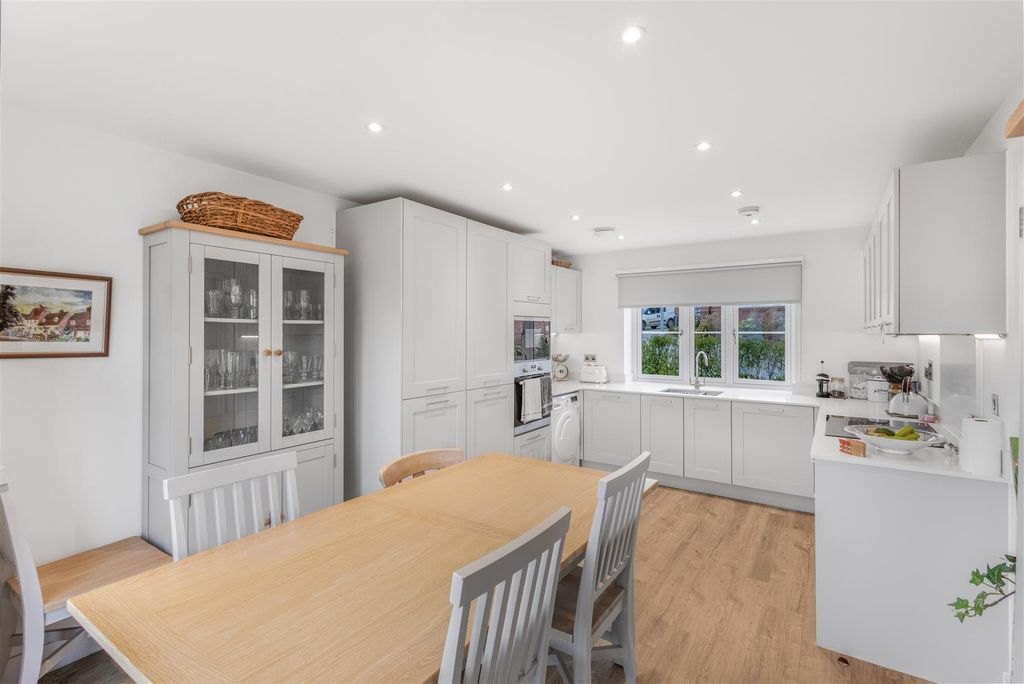 Property photo 3 of 17 Kitchen