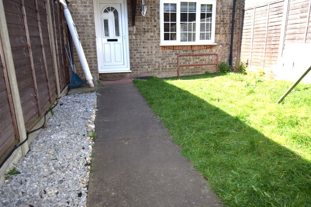 Property photo 1 of 11 Front Garden