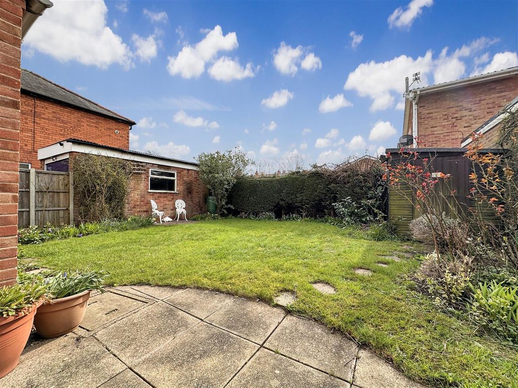 Property photo 3 of 21 Lovely Enclosed Garden 317