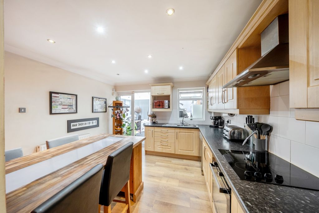 Property photo 2 of 19 Breakfast Kitchen