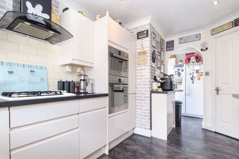 Property photo 3 of 25 Kitchen