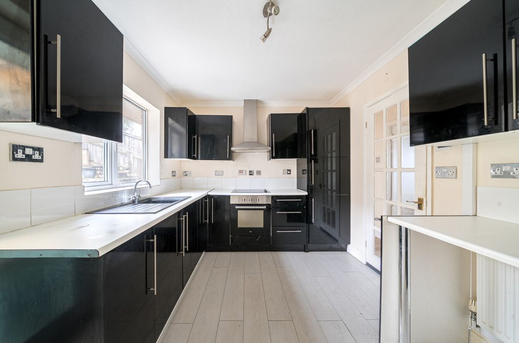 Property photo 3 of 12 Seddons, Tiverton