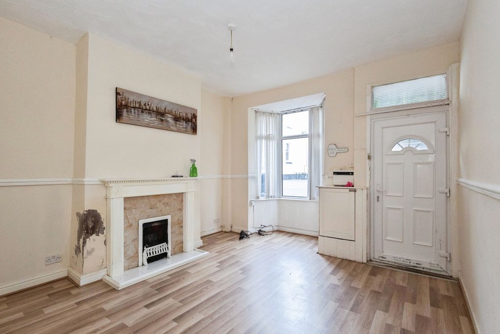 Property photo 3 of 12 Pbox-Img.Jpg