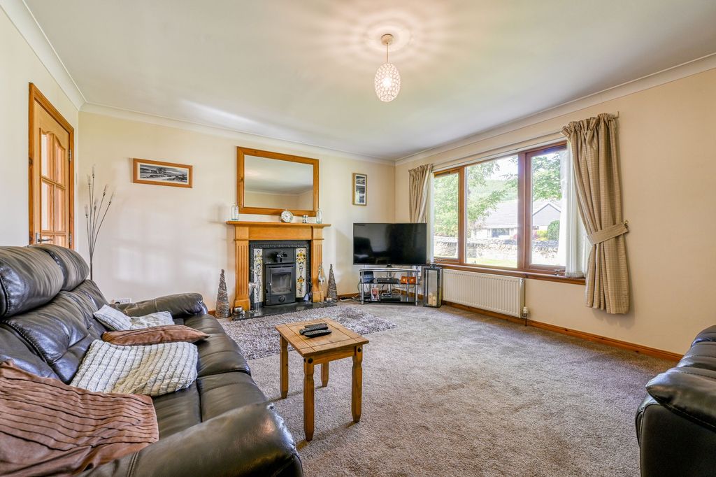 Property photo 3 of 36