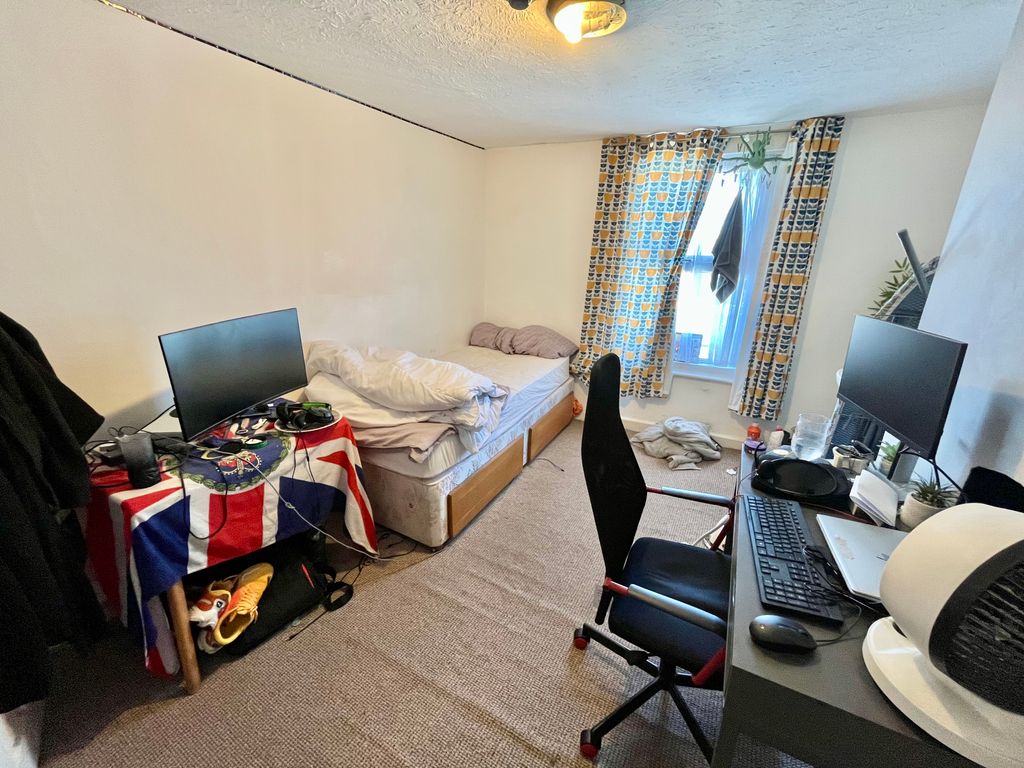 Property photo 2 of 6