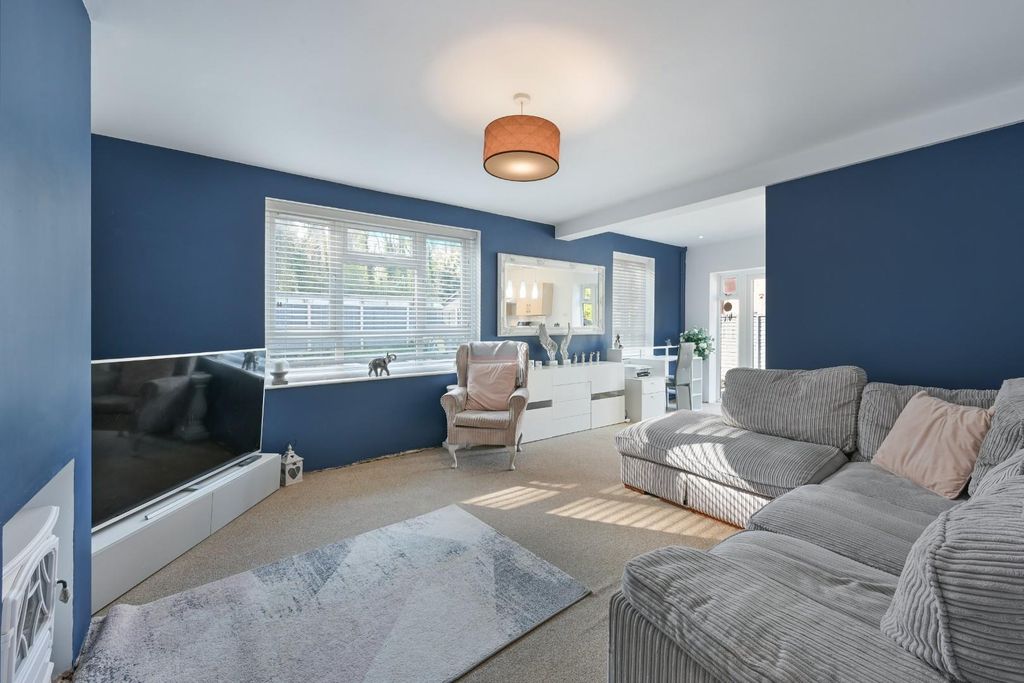 Property photo 3 of 15 Dale View