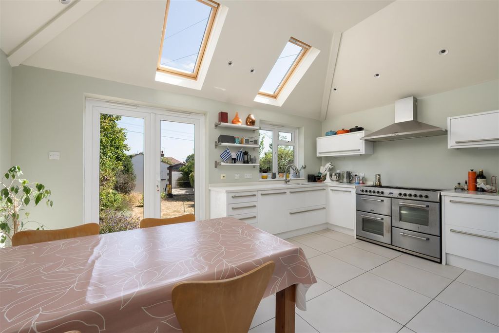 Property photo 2 of 20 Manor Road, Tankerton, Whitstable