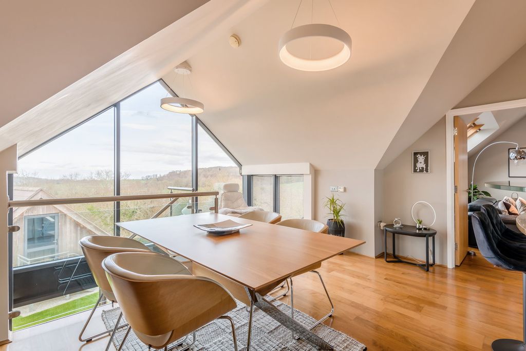 Property photo 2 of 25