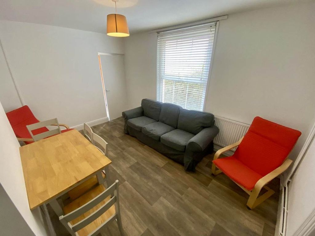 Property photo 2 of 14 Lounge 1