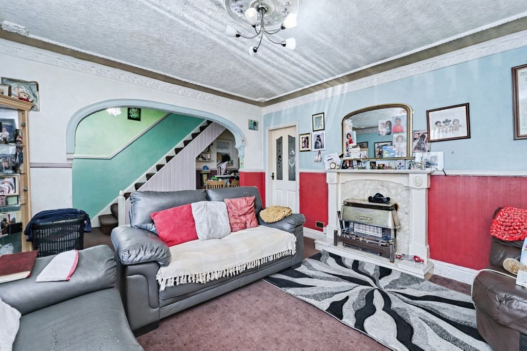 Property photo 2 of 16