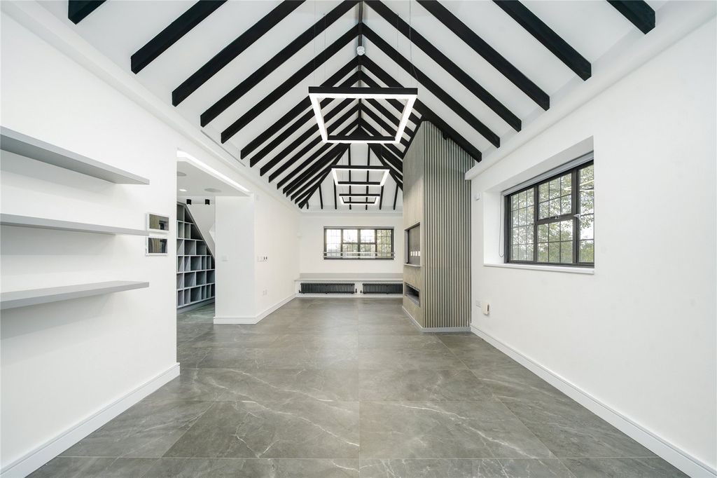 Property photo 2 of 14 Picture No. 16