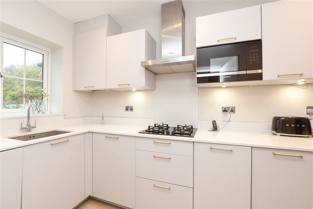 Property photo 3 of 12 Kitchen