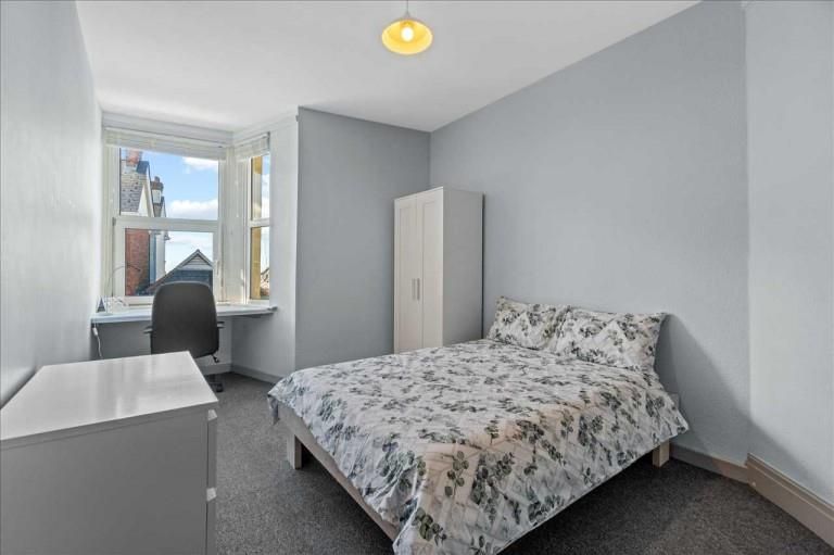 Property photo 3 of 16 Bedroom 4.Jpg