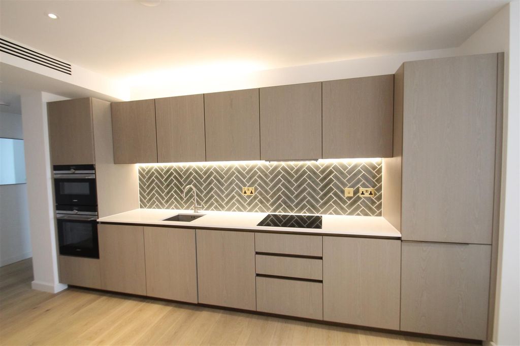 Property photo 3 of 16 Kitchen