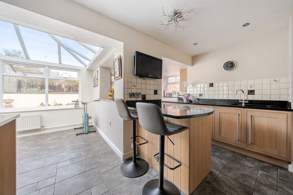 Property photo 2 of 21