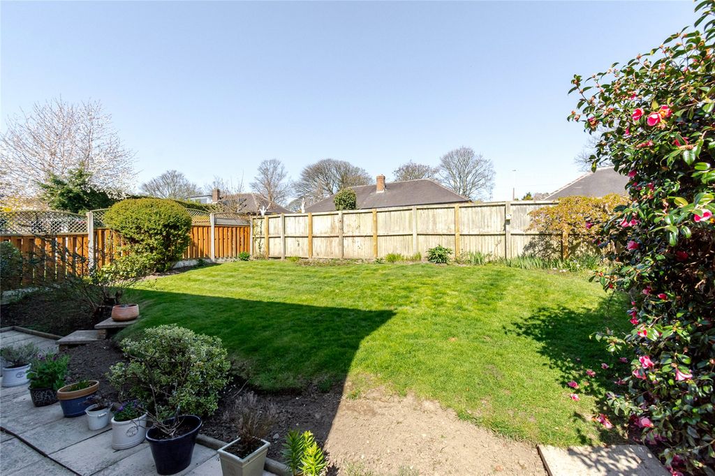 Property photo 2 of 21 Garden