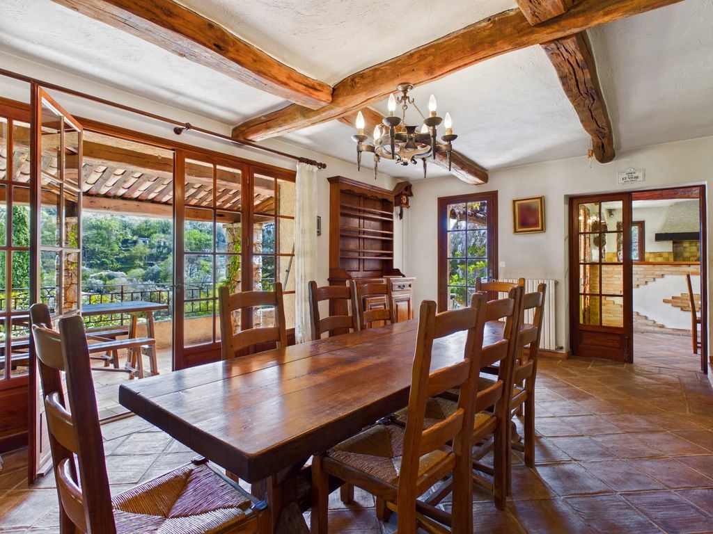 Property photo 2 of 33