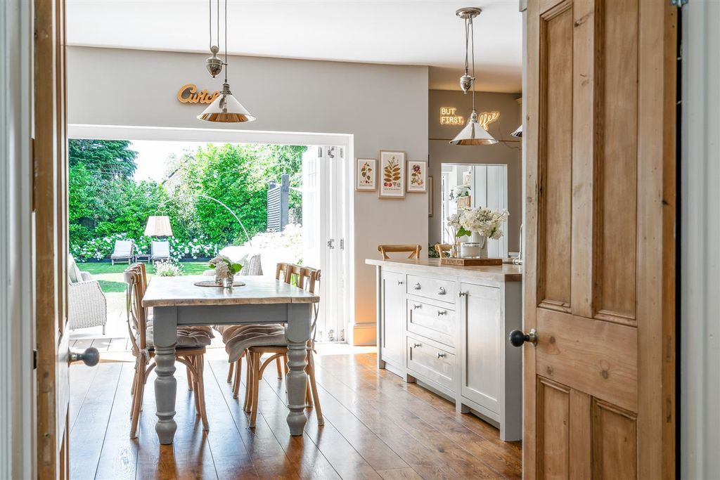 Property photo 3 of 36 98 Alderbrook Road_29.Jpg