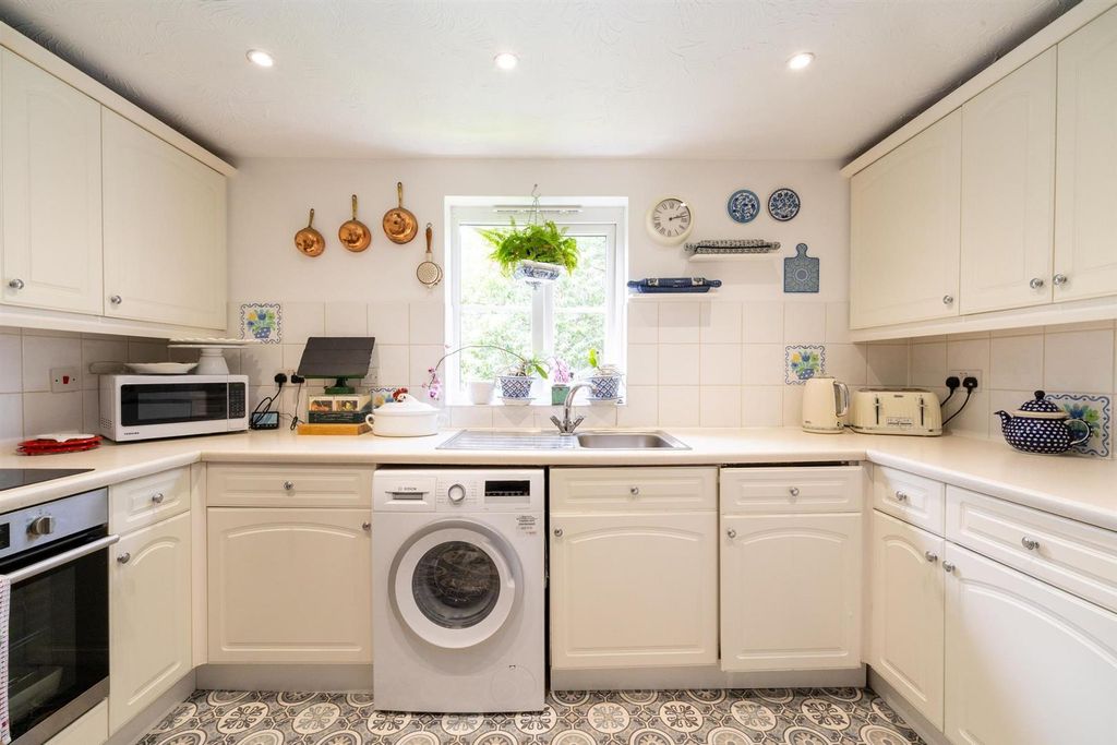 Property photo 3 of 13 Kitchen