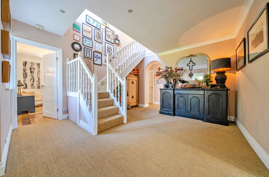 Property photo 3 of 31 1439860-18-69d629...