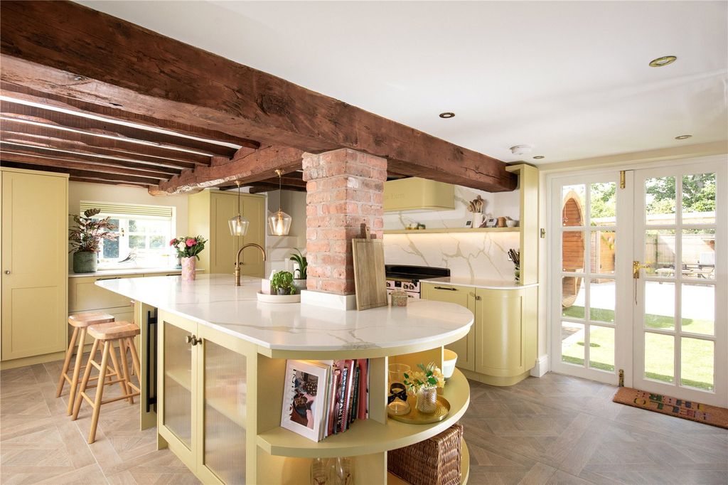 Property photo 3 of 23 Kitchen