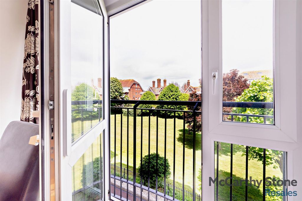 Property photo 3 of 22 8645484-Interior12-800.Jpg