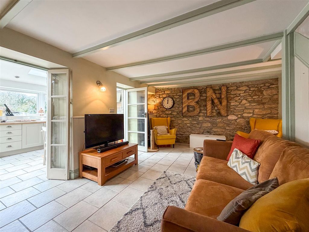 Property photo 3 of 20