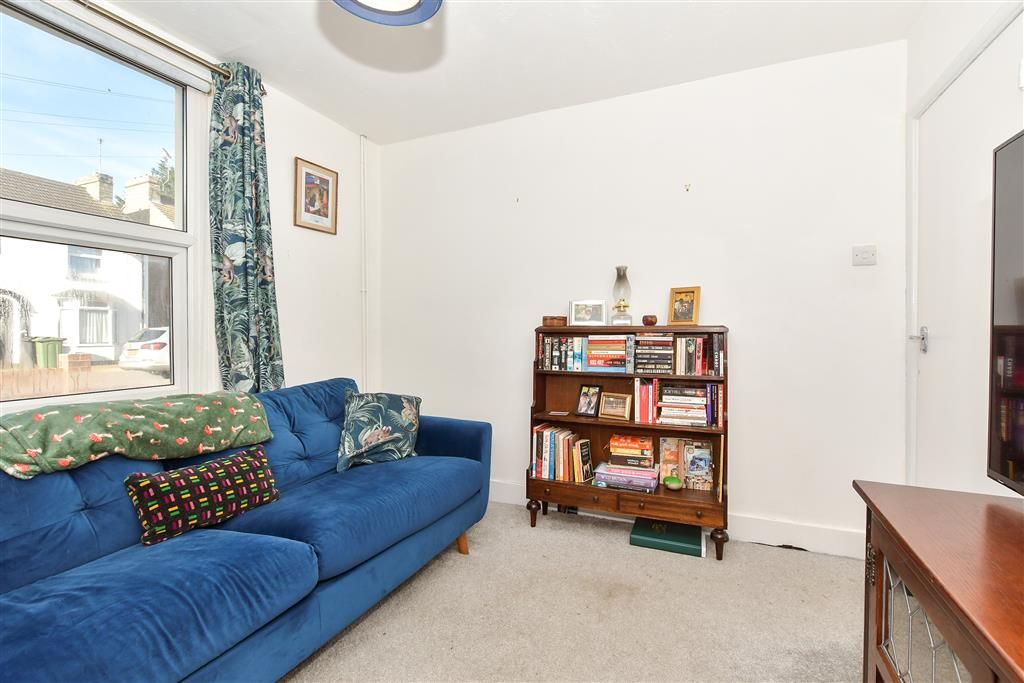 Property photo 3 of 12 Lounge