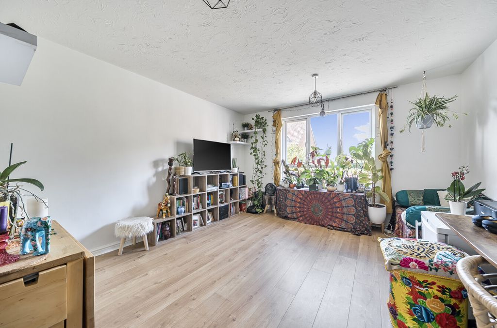 Property photo 2 of 11 1349600-14-68Bee0...