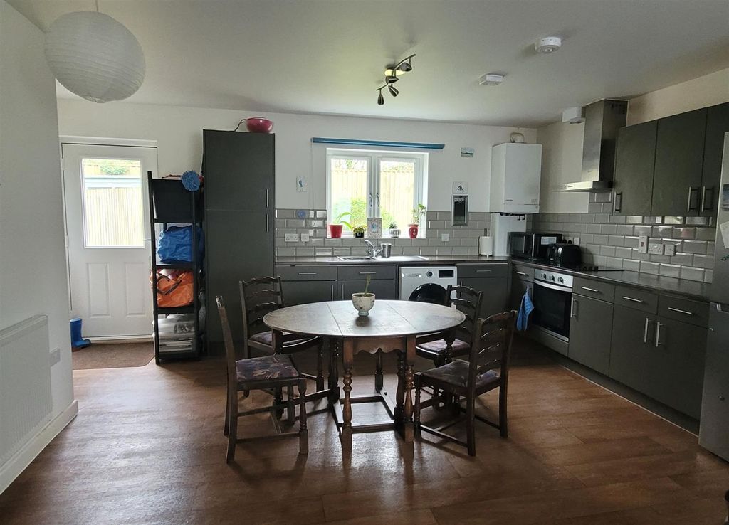 Property photo 2 of 21 11Tolverclose_Kitchendiner4.Jpg