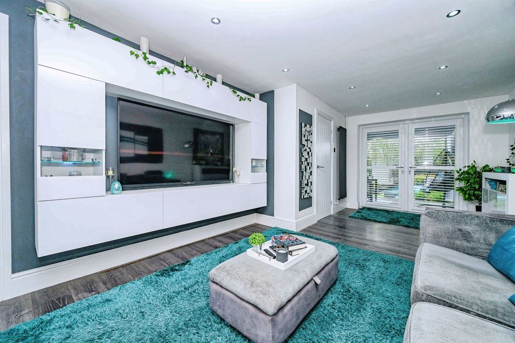 Property photo 3 of 19