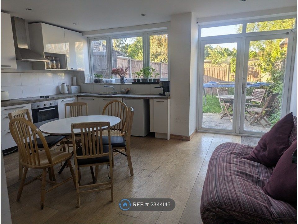 Property photo 1 of 6 Shared Kitchen