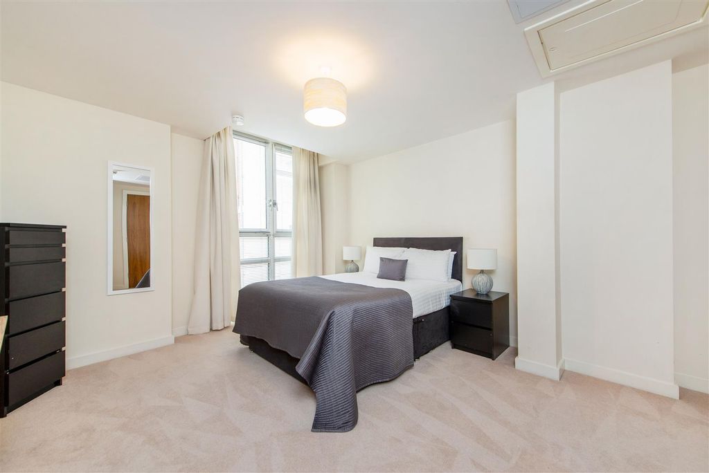 Property photo 3 of 9 Bedroom.Jpg