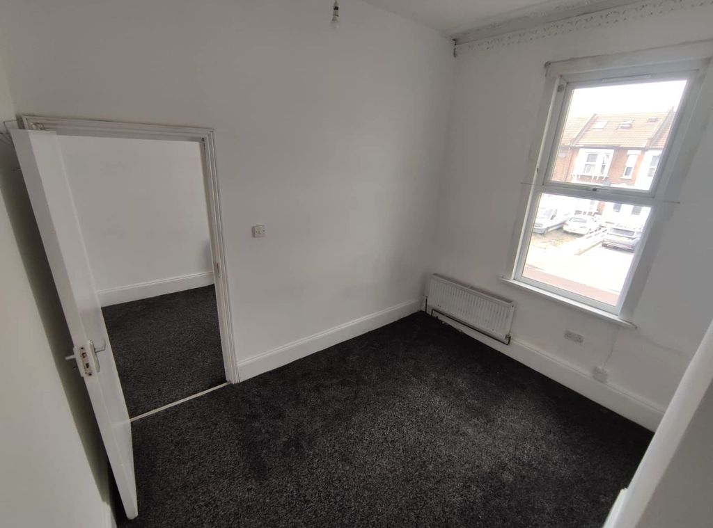 Property photo 3 of 5 R2