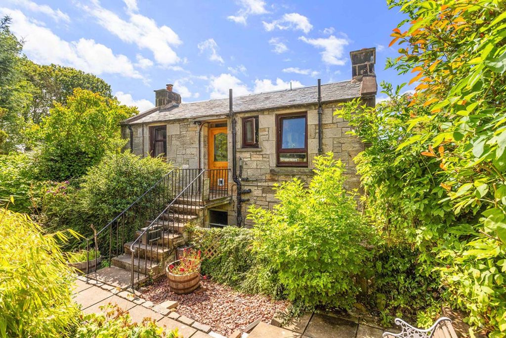 Property photo 1 of 25