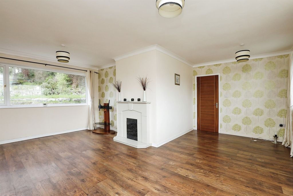 Property photo 2 of 18 Image