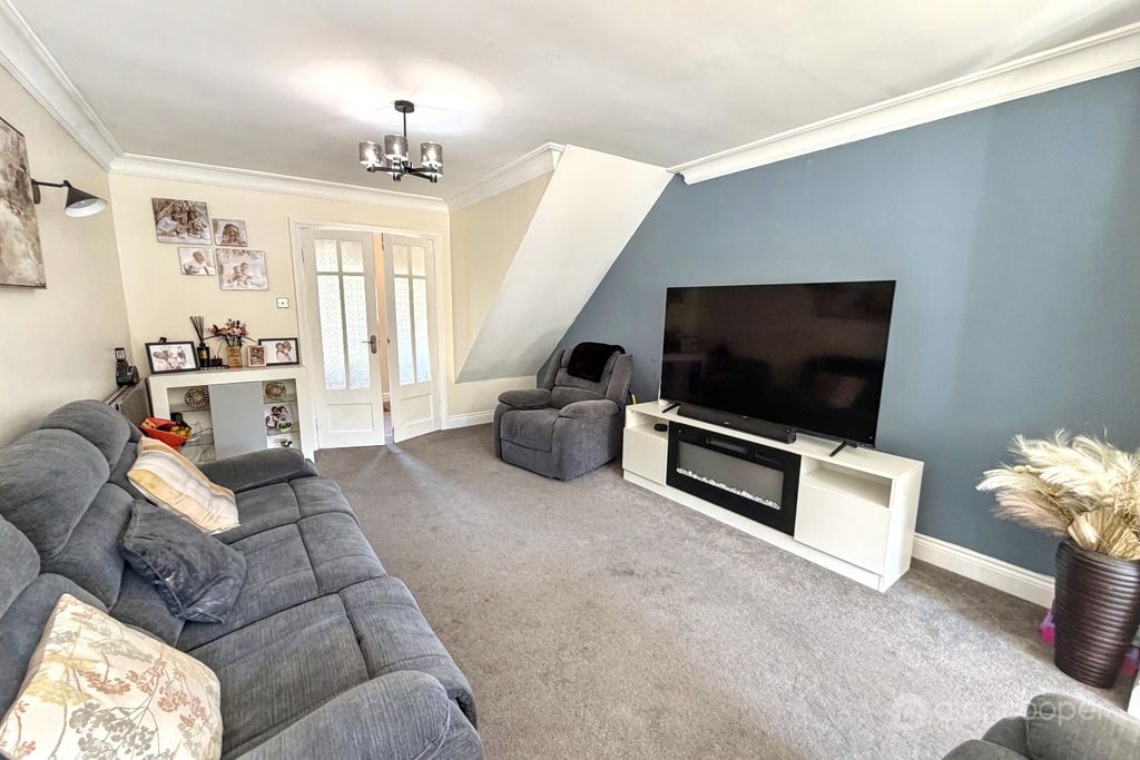 Property photo 2 of 17 5112144