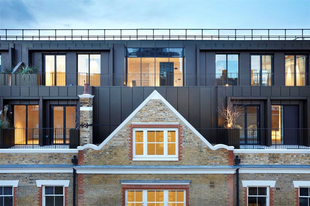 Property photo 2 of 15 Covent Garden, Wc2