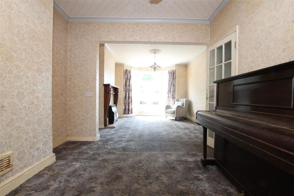 Property photo 3 of 14 Living Dining Room.Jpg